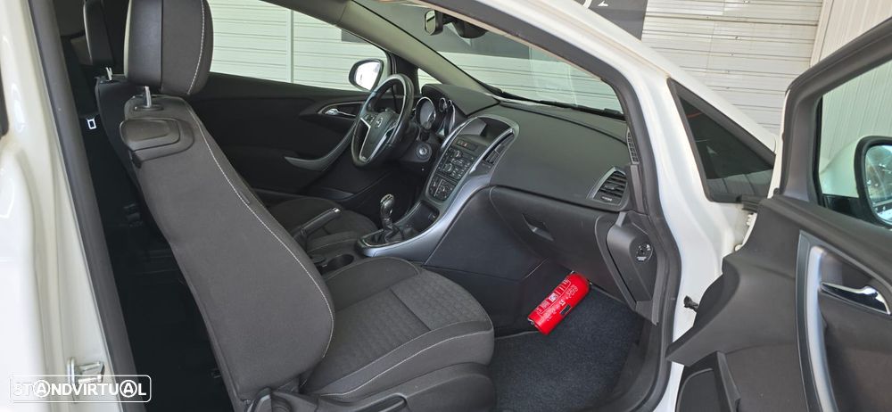 Opel Astra GTC - 14