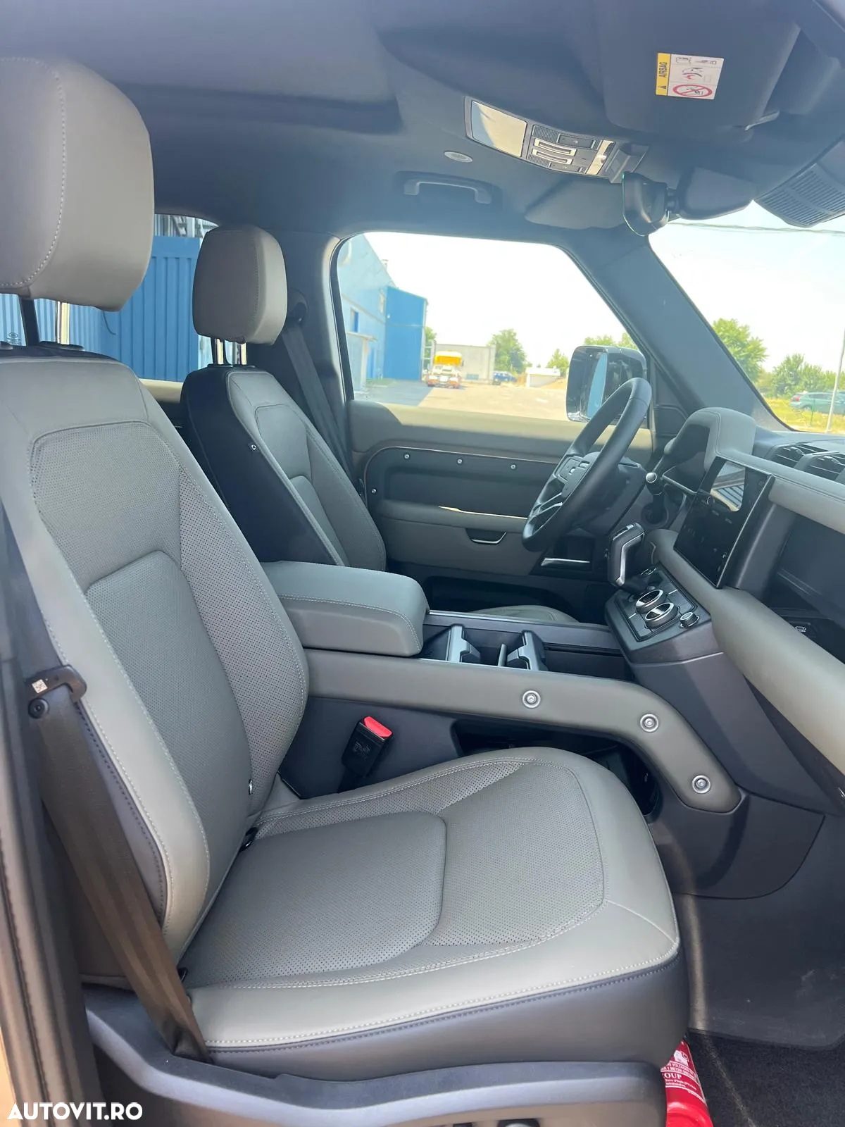 Land Rover Defender 110 3.0D 250 MHEV X-Dynamic SE - 9