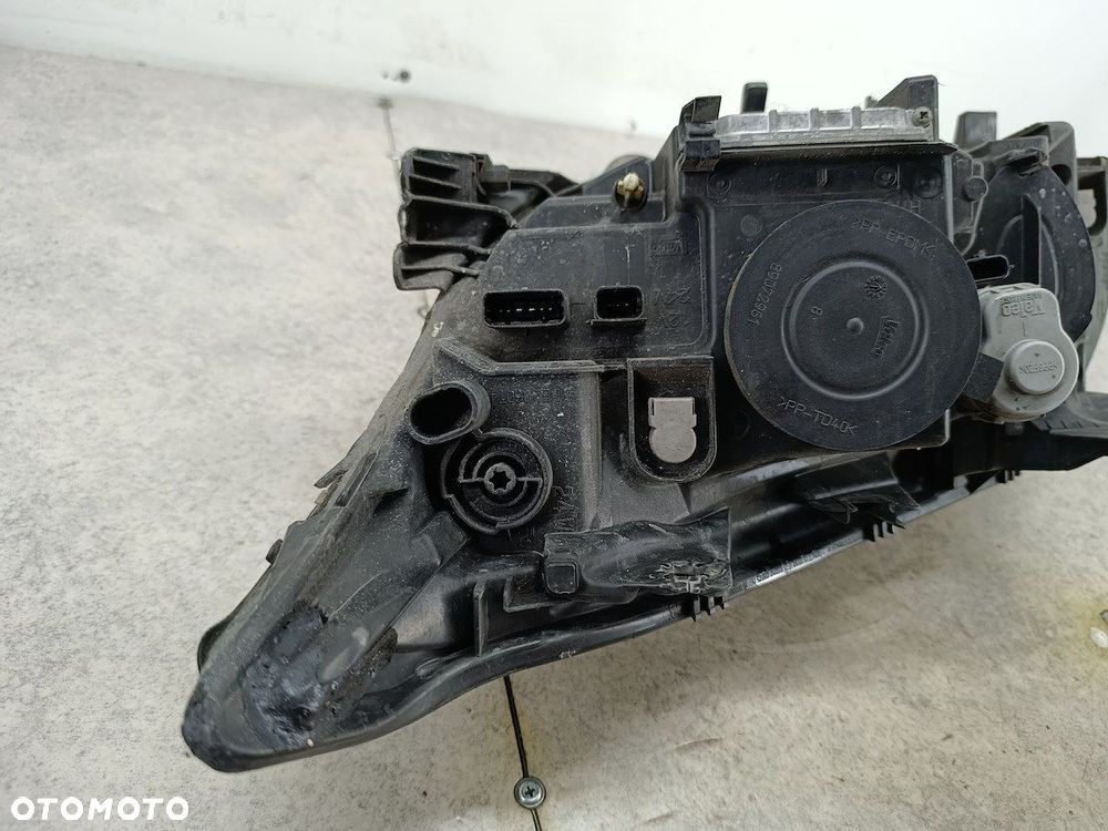 LAMPA PRZÓD PRAWA XENON RENAULT LAGUNA III 260100043R 89902279 89034934 - 10