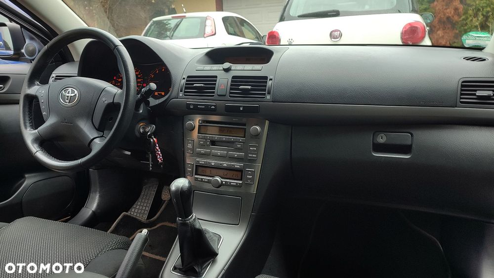 Toyota Avensis 1.8 VVT-i Executive - 27