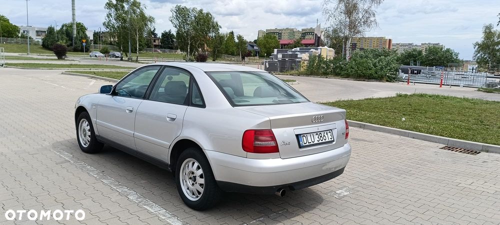 Audi A4 Limousine 1.8 - 5