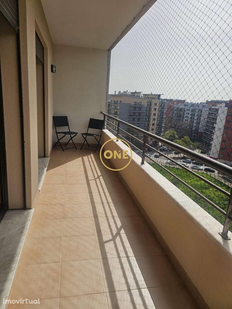 T2 com Varanda e Garagem nas Colinas do Cruzeiro, Odivelas - Grande imagem: 2/21