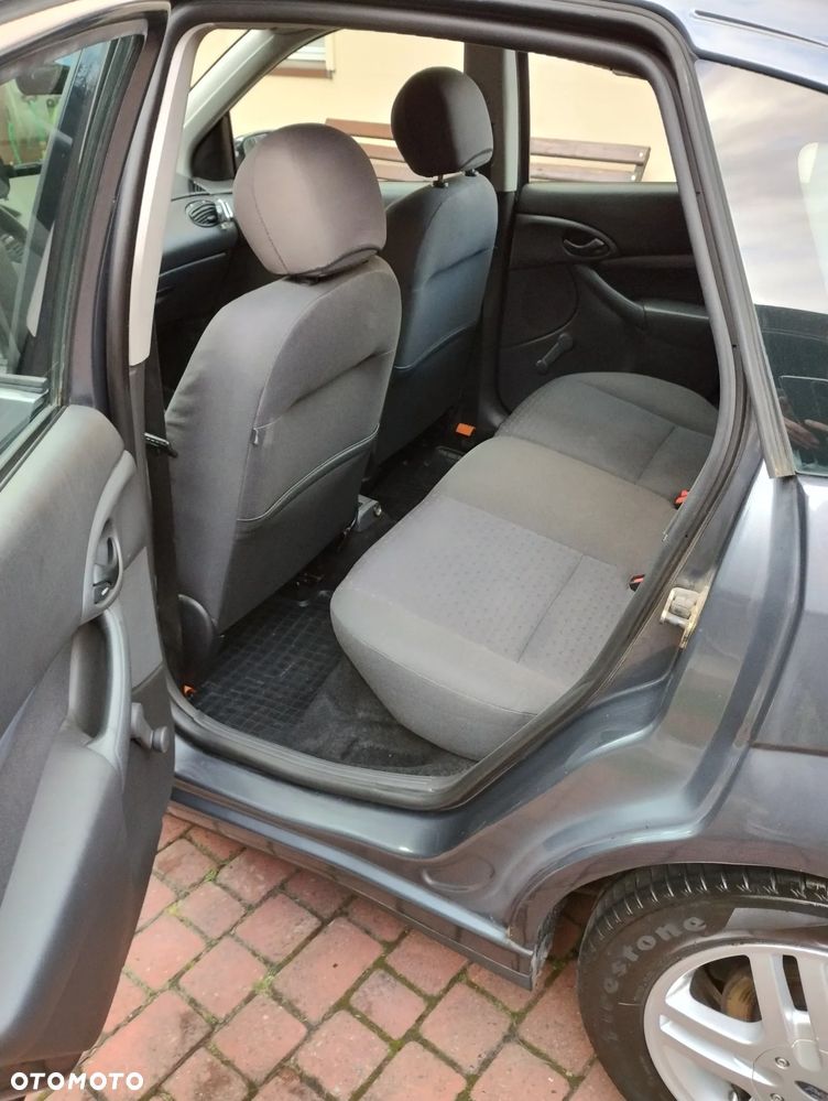Ford Focus 1.6 16V Trend - 14