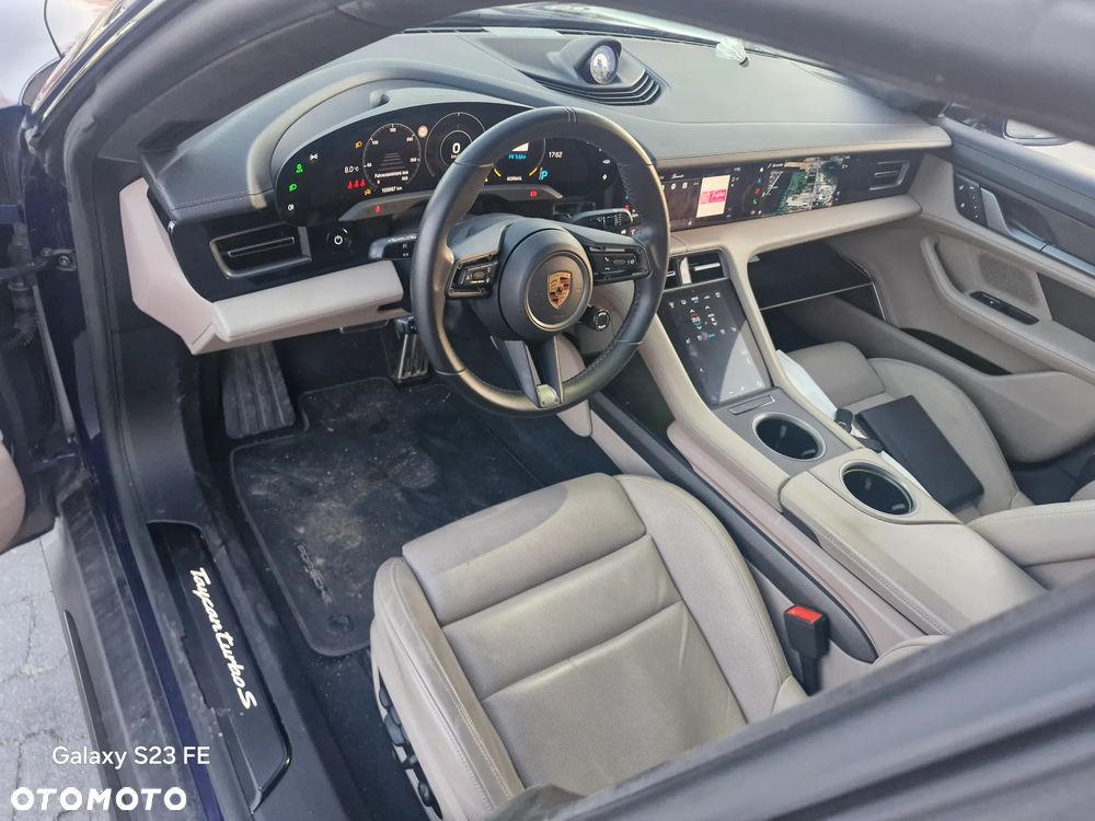 Porsche Taycan Turbo S - 12