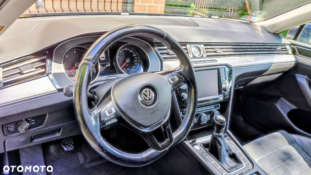 Volkswagen Passat 2.0 TDI SCR Highline - 14