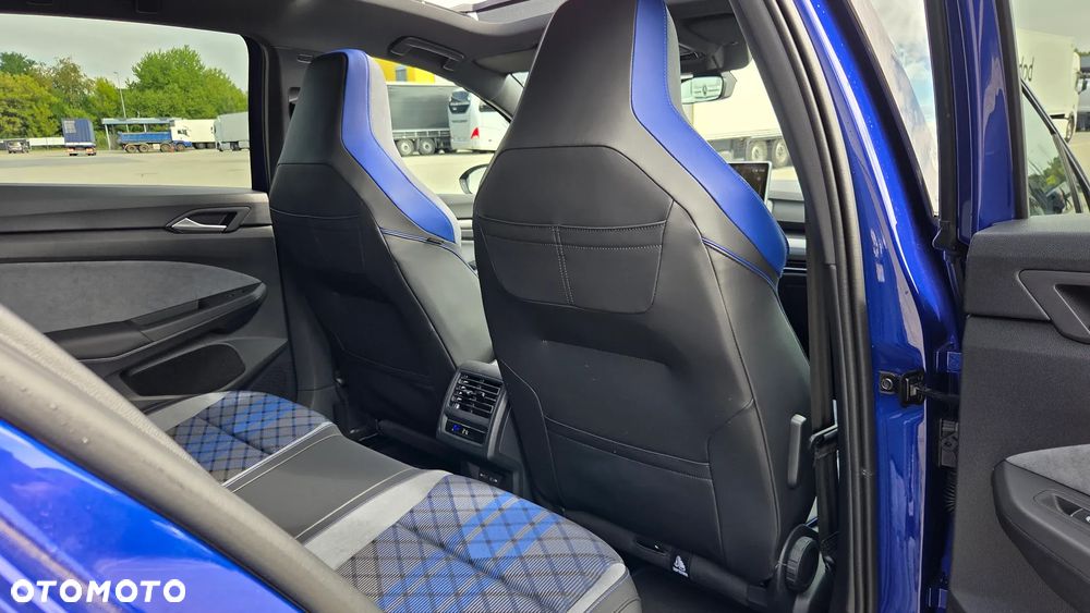 Volkswagen Golf - 6