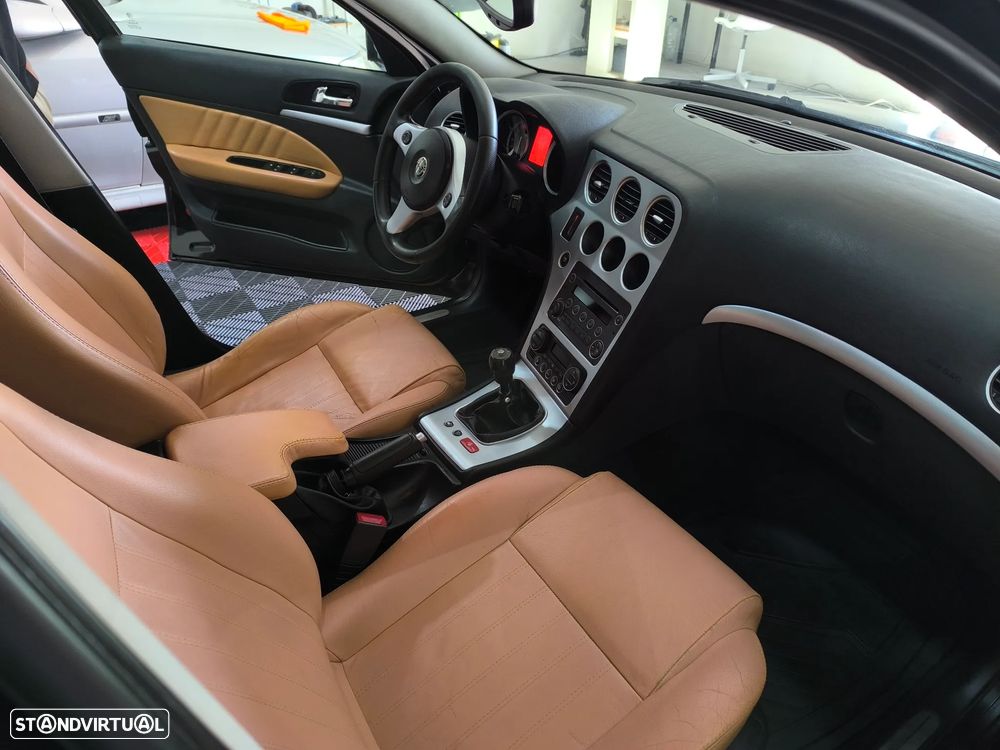 Alfa Romeo 159 Sportwagon 1.9 JTDm 16V Elegante - 8