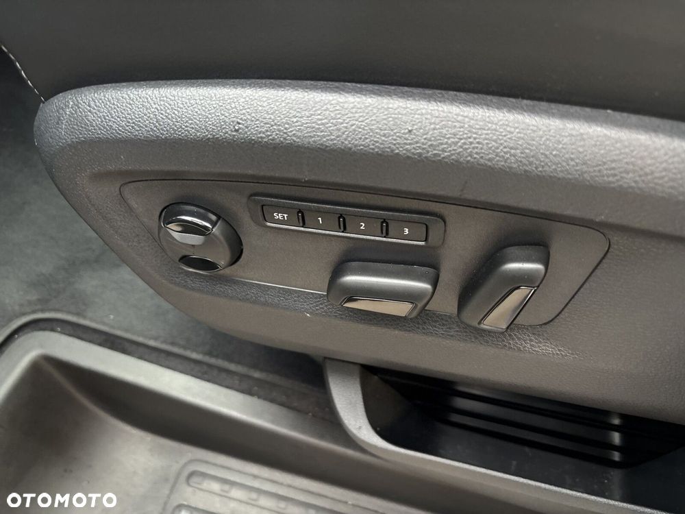 Volkswagen Multivan - 17