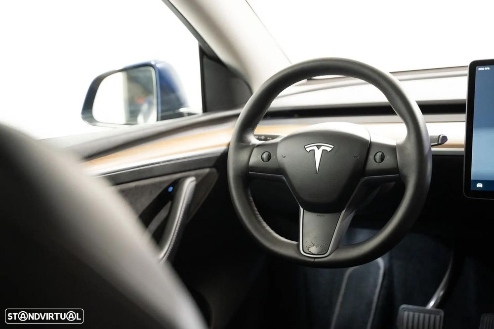 Tesla Model Y Long Range Dual Motor AWD - 11