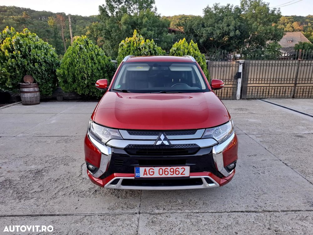 Mitsubishi Outlander - 2