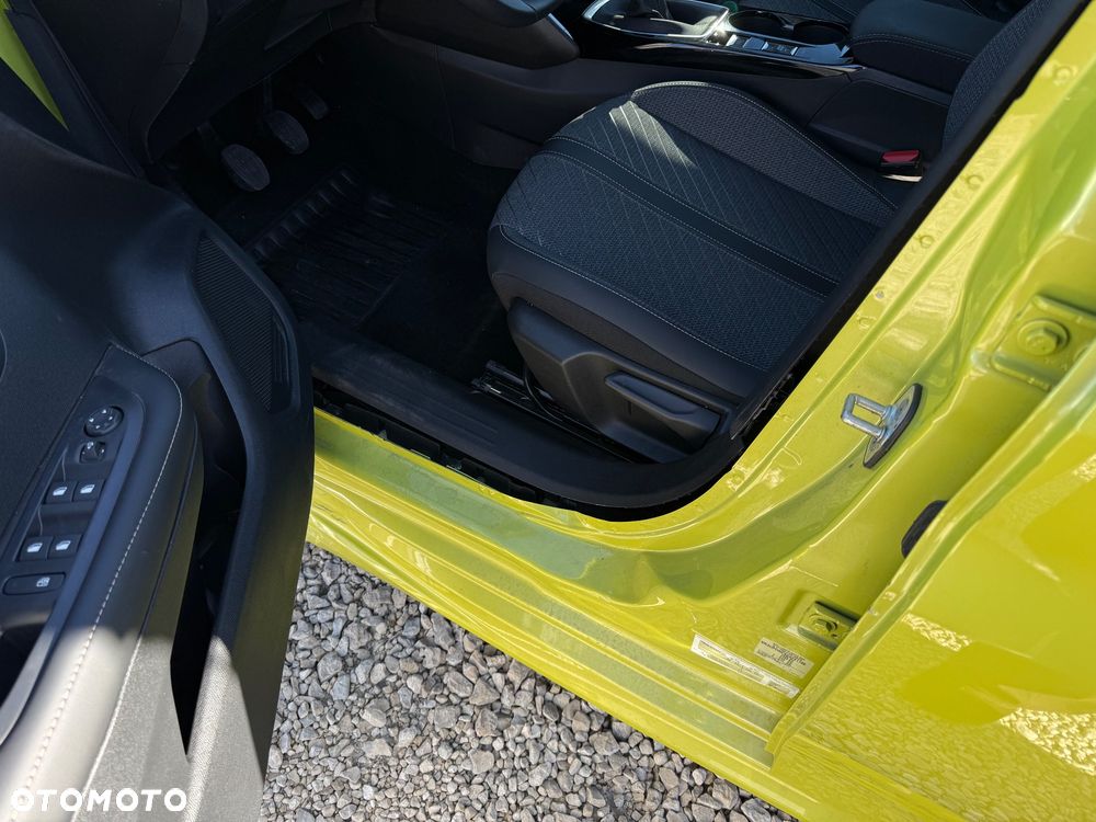 Peugeot 208 - 28