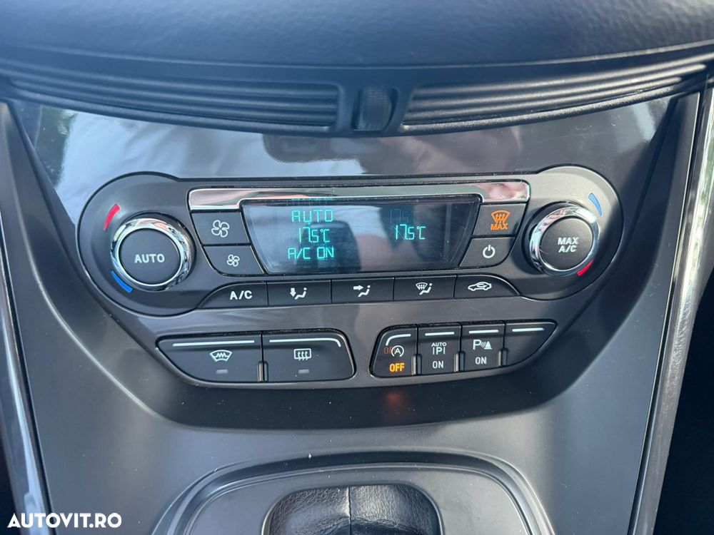 Ford Kuga 2.0 TDCi 4WD Powershift ST-Line - 8