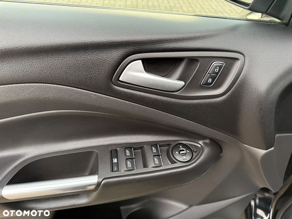 Ford Kuga 1.6 EcoBoost 2x4 Titanium - 34