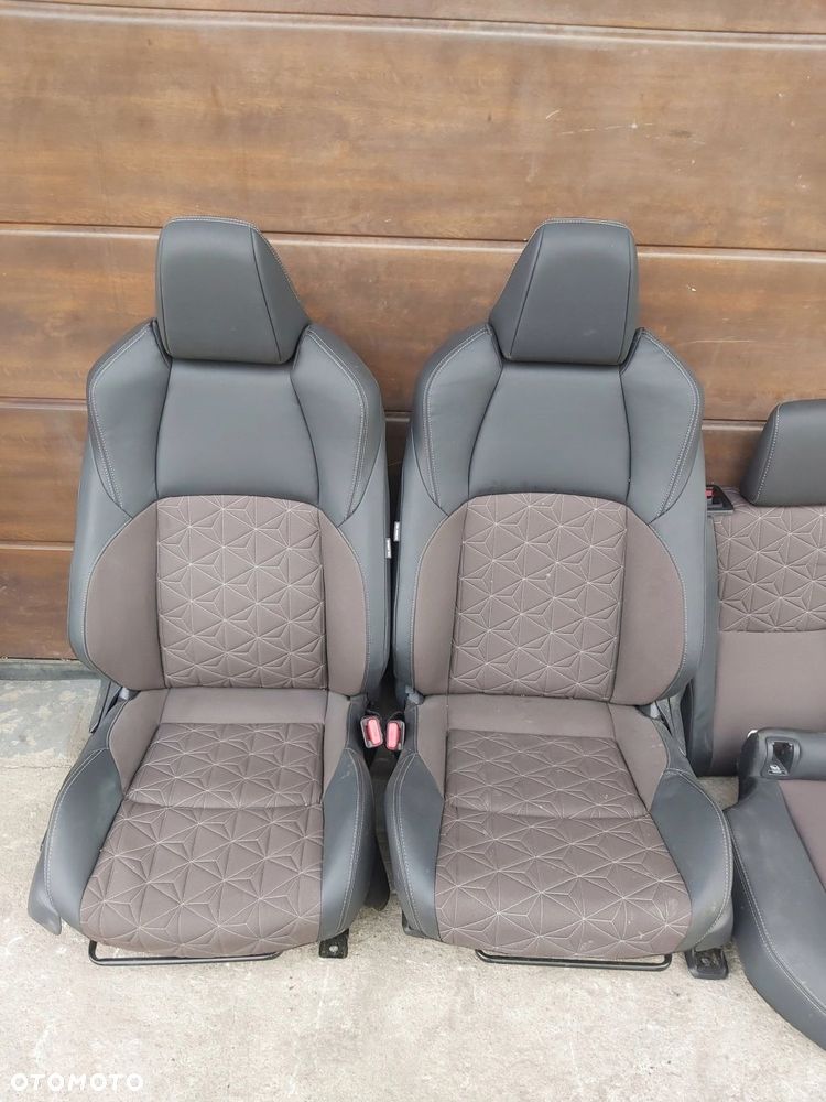 Toyota Yaris Cross Fotel przód lewy prawy skóra kanapa tył Komplet - 2