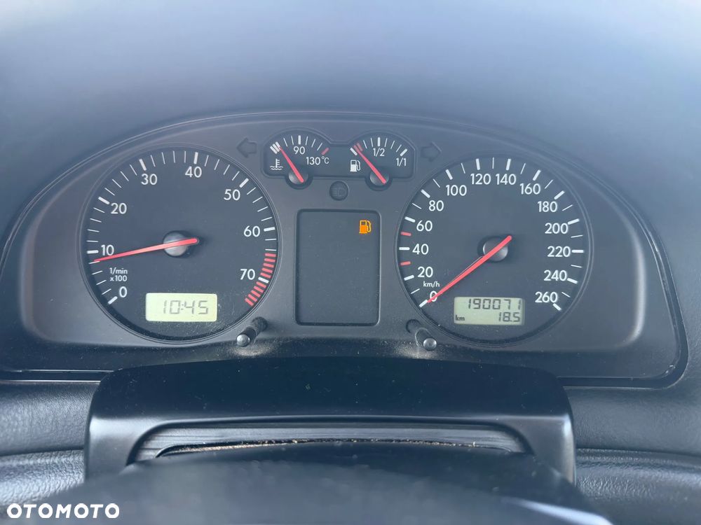 Volkswagen Passat 1.8 Comfortline - 14