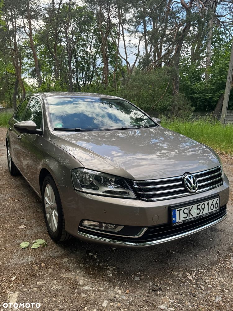 Volkswagen Passat - 1