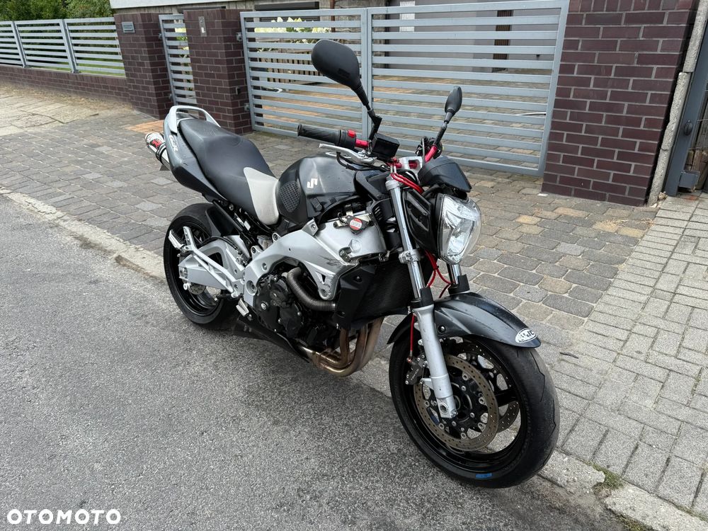 Suzuki GSR - 1