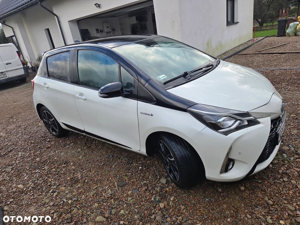 Toyota Yaris Hybrid 100 Selection Platinum - 2