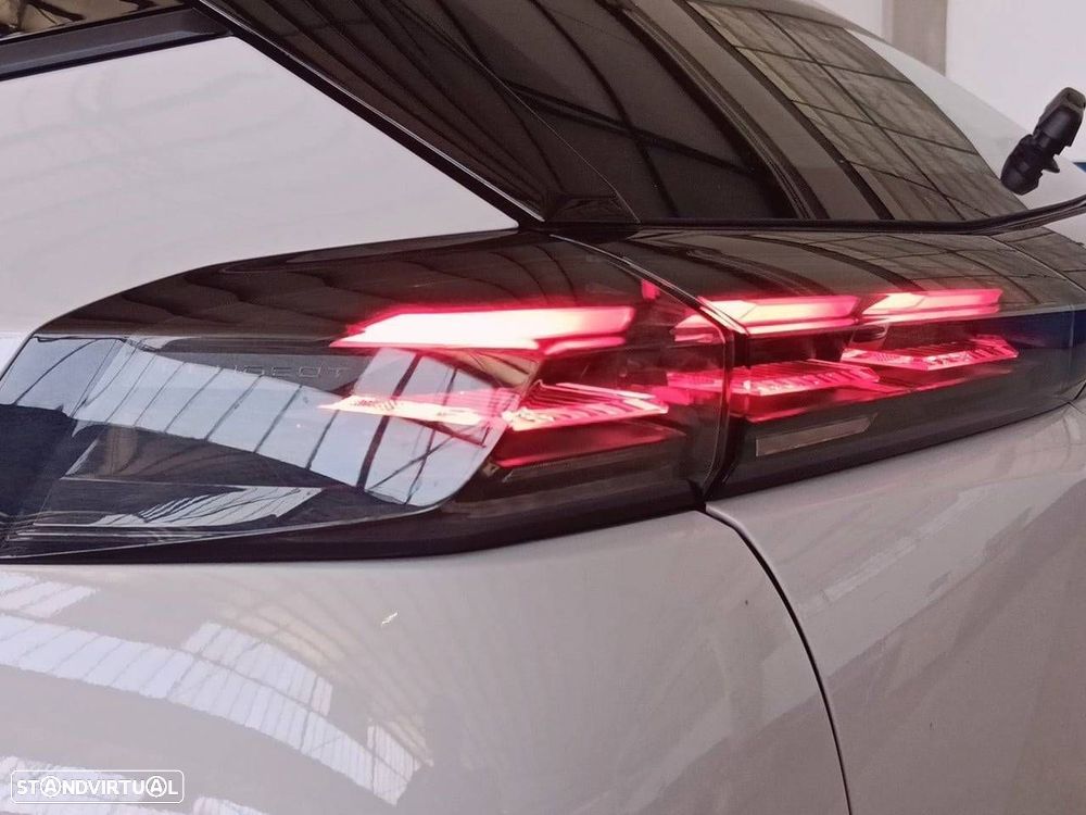 Peugeot 2008 1.2 Hybrid Allure e-DCS6 - 26