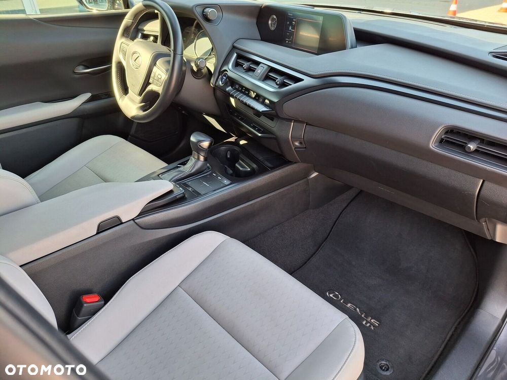 Lexus UX - 21