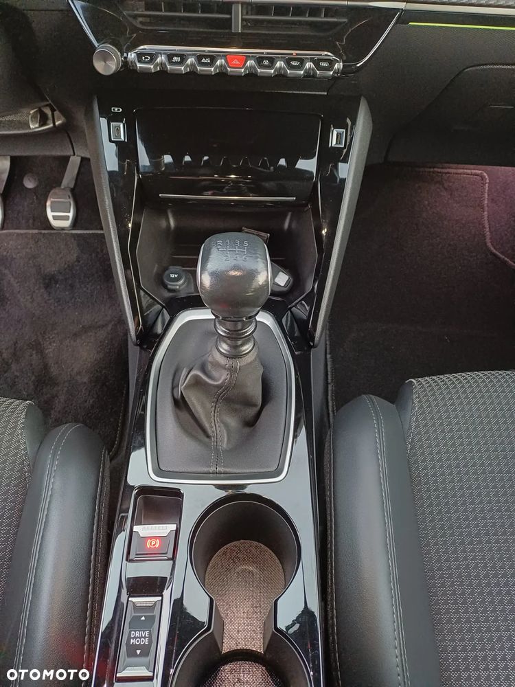 Peugeot 208 PureTech 100 GT - 25