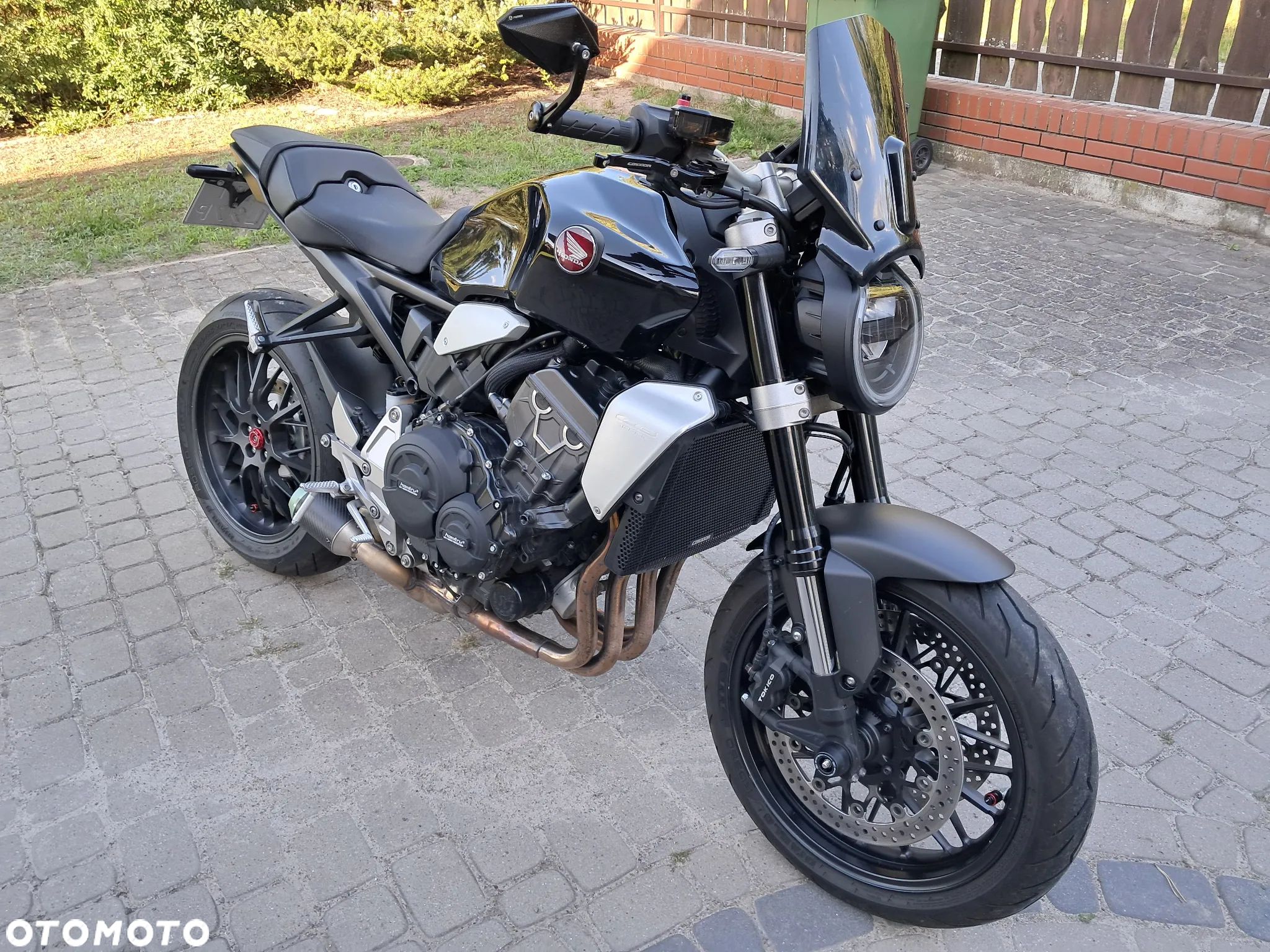 Honda CB - 1