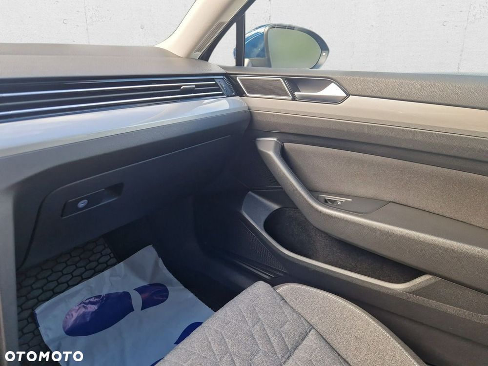 Volkswagen Passat - 15
