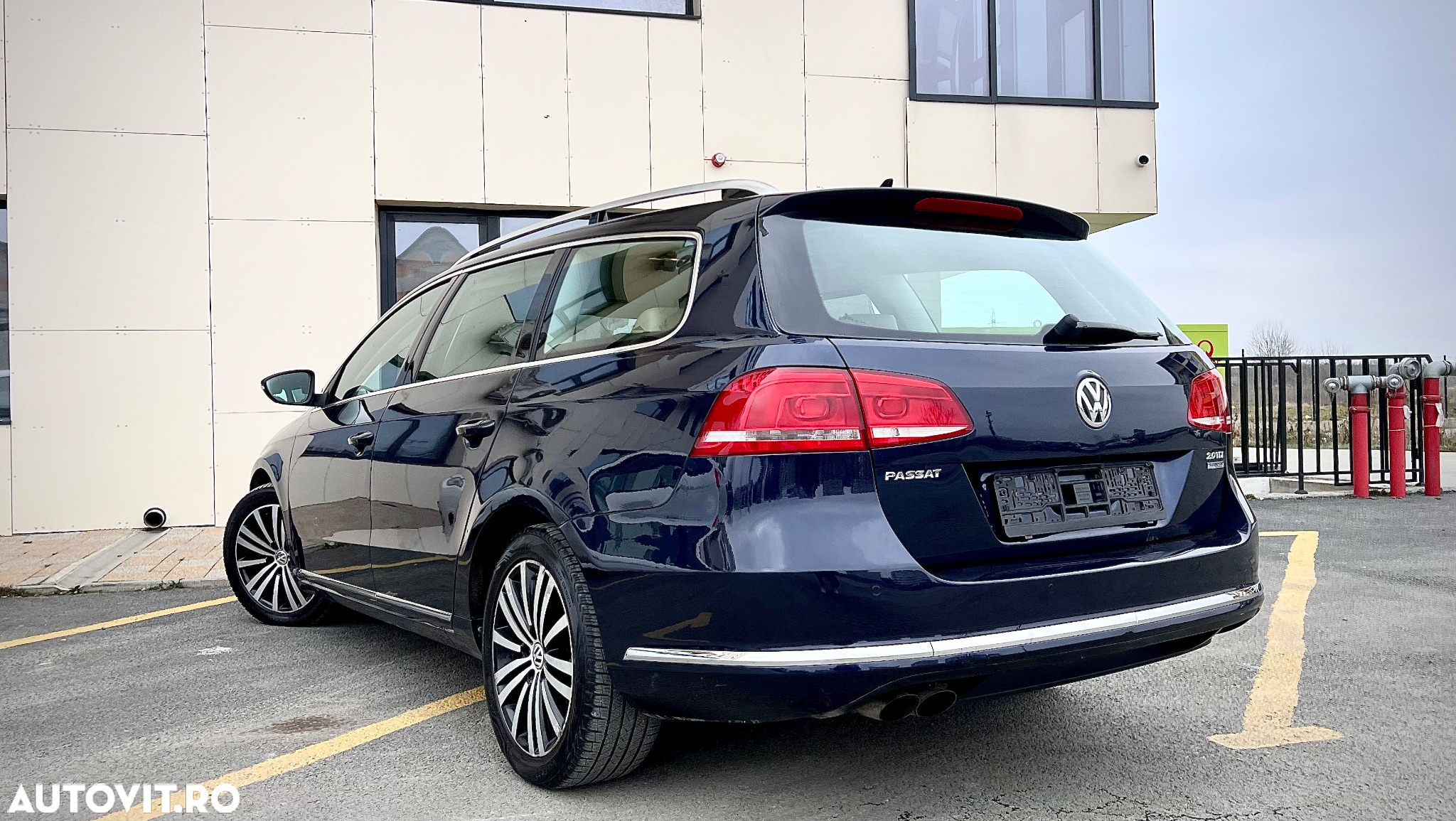 Volkswagen Passat Variant 2.0 TDI BlueMotion Technology Highline - 22