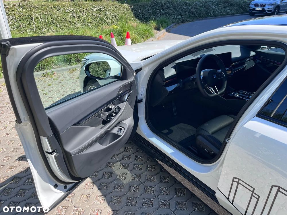 BMW Seria 5 520d xDrive mHEV - 12