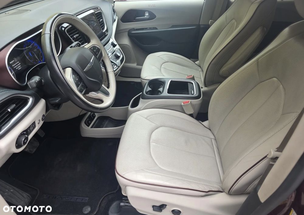 Chrysler Pacifica - 10