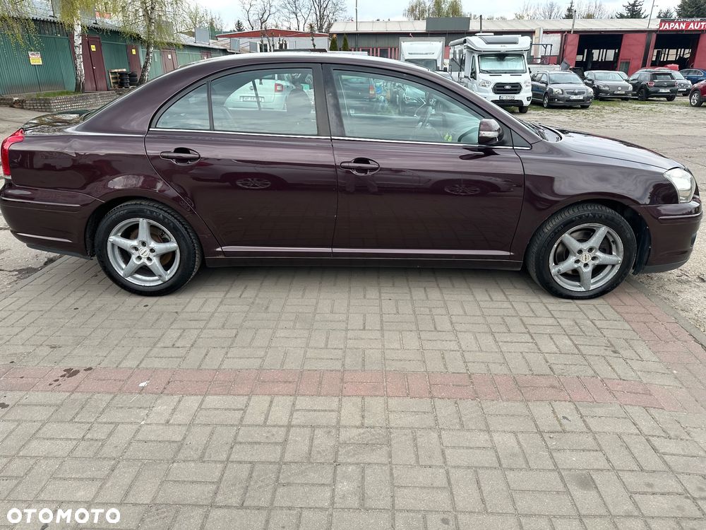 Toyota Avensis 2.0 D-4D Sol Premium - 3