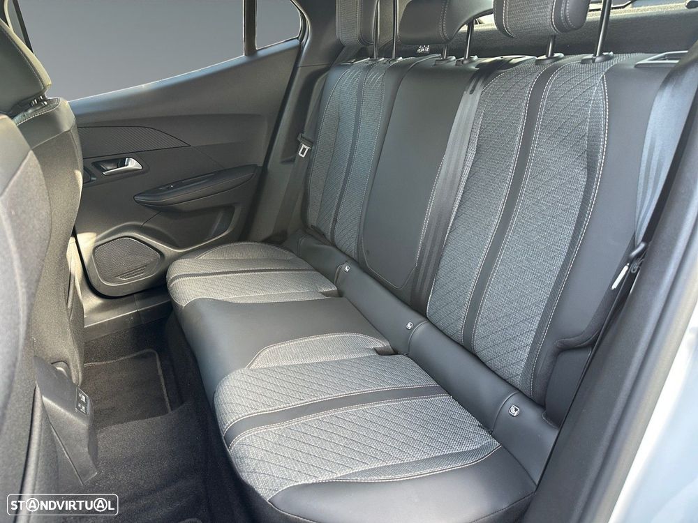 Peugeot 2008 1.2 PureTech Allure - 14