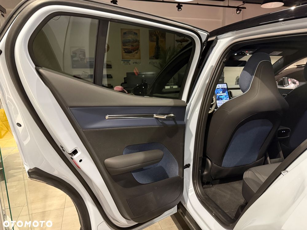Volvo EX30 Twin Motor Performance AWD Plus - 17