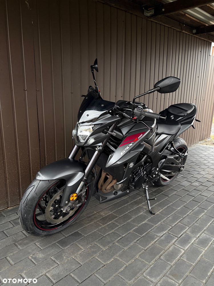Suzuki GSX - 25