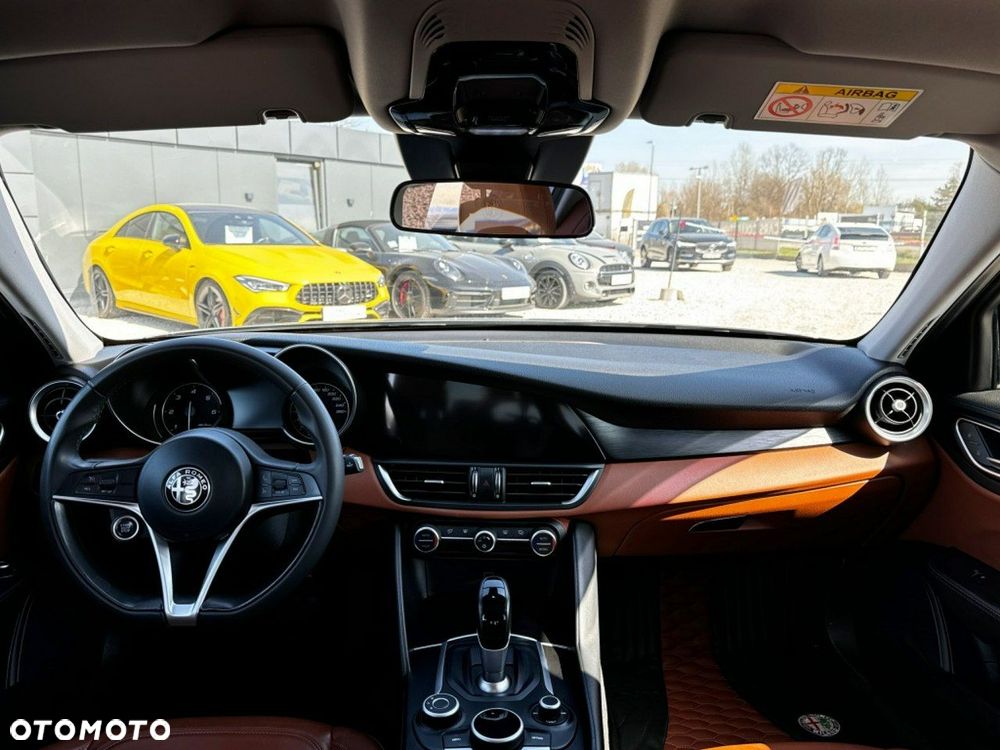 Alfa Romeo Giulia 2.2 D Turbo - 12