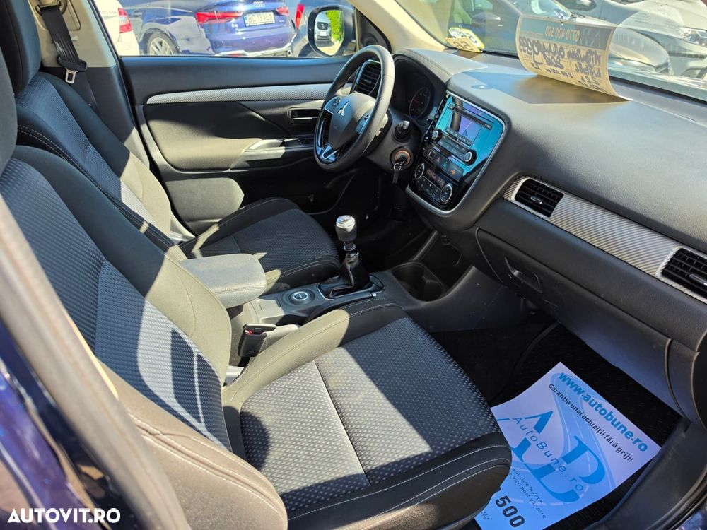 Mitsubishi Outlander - 11