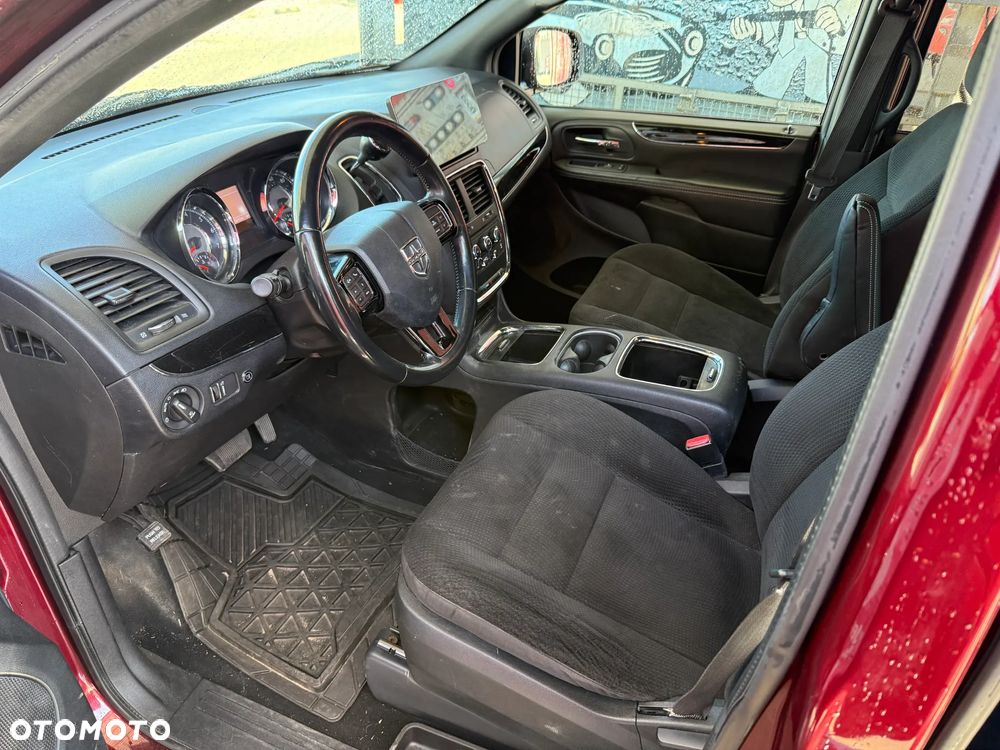 Dodge Grand Caravan - 22