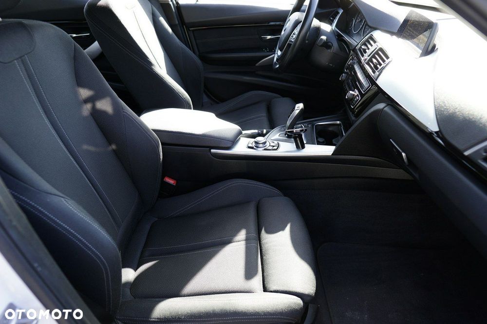 BMW Seria 3 318i Sport Line - 13