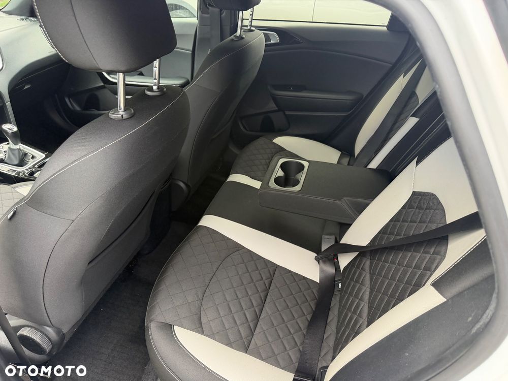 Kia Ceed 1.6 CRDi Eco-Dynamics+ (48V Mild-Hybrid) GT Line - 13