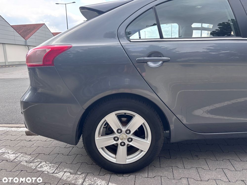 Mitsubishi Lancer 1.5 Invite - 19