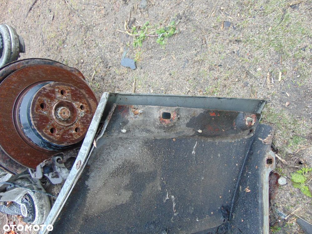 Błotnik Mercedes w124 - 9