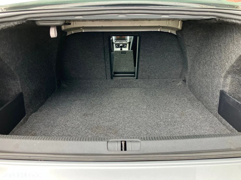 Volkswagen Passat 1.4 TSI Comfortline R-Style - 10