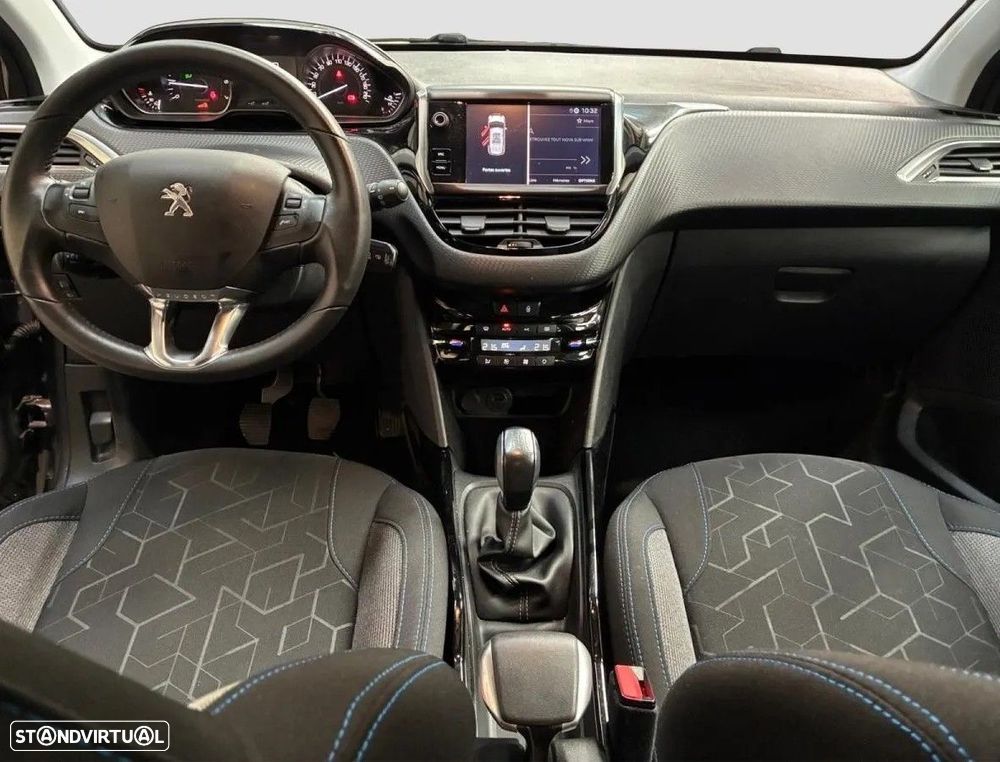 Peugeot 2008 1.2 PureTech Signature - 4