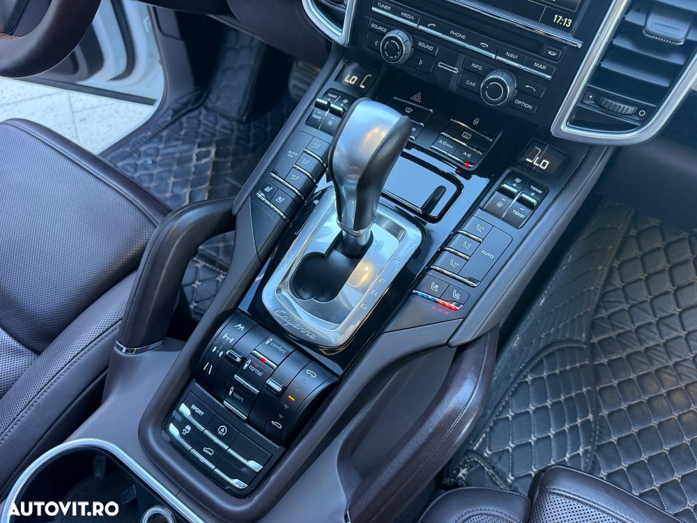 Porsche Cayenne - 16
