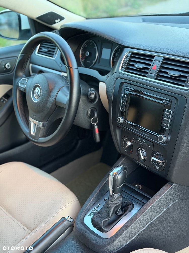 Volkswagen Jetta 2.0 TDI DSG Highline - 28