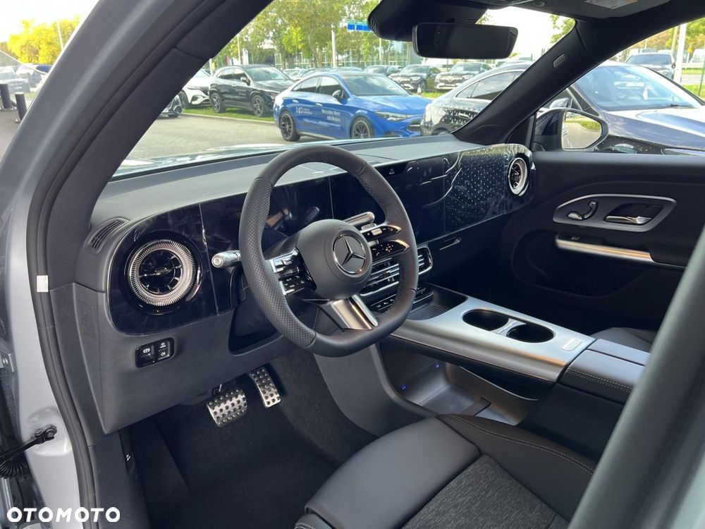 Mercedes-Benz GLB - 12