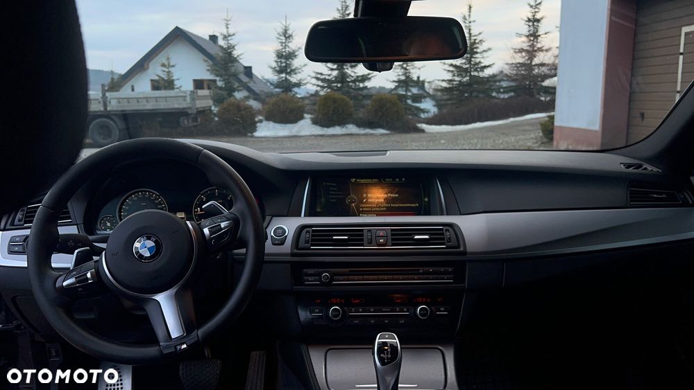 BMW Seria 5 525d xDrive - 14