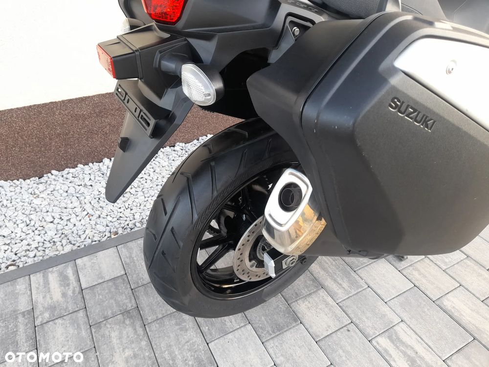 Suzuki V-STROM - 10