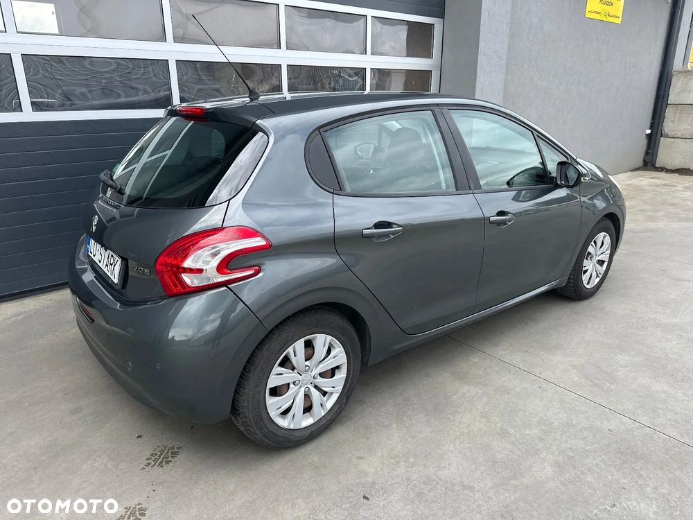 Peugeot 208 - 5