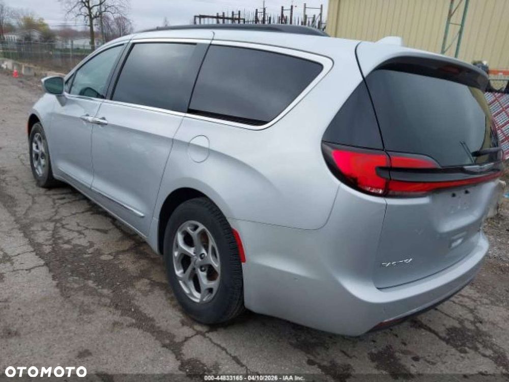 Chrysler Pacifica - 2